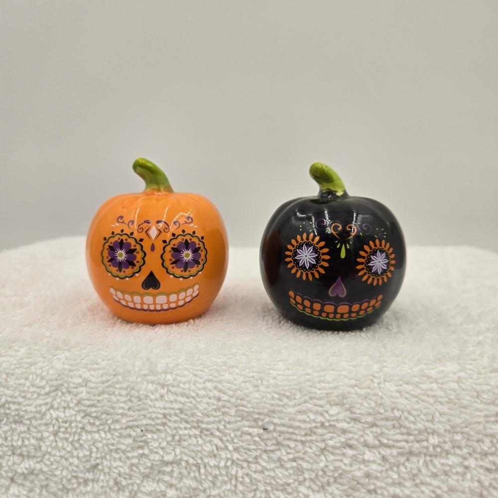 Cracker Barrel  Day Of The Dead Sugar Skull Ceramic Pumpkins Salt & Pepp Shakers